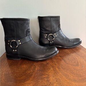 Women’s Frye Phillip Harness Short Boot in black leather. Size 8